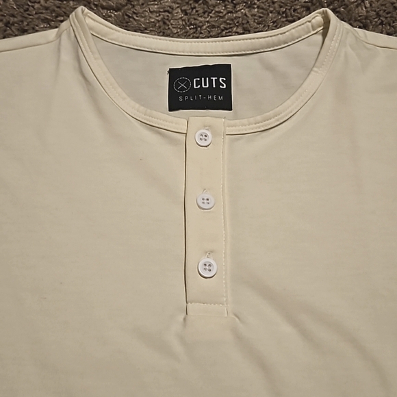 *NWOT* CUTS Split-Hem Henley Top - Picture 4 of 9